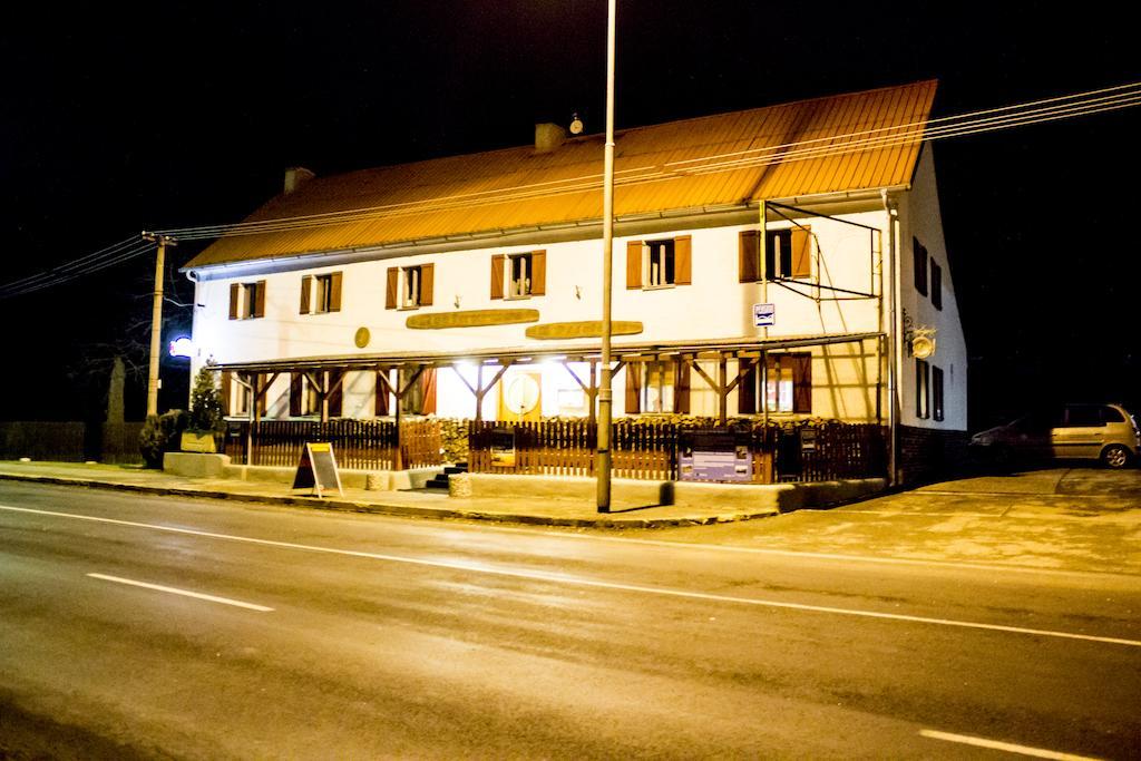 Pension U Přístavu Pomezi nad Ohri Exterior foto